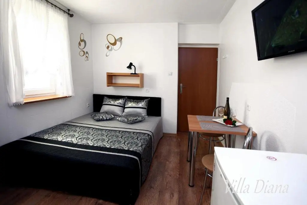 Standard Double room with balcony (full double bed)