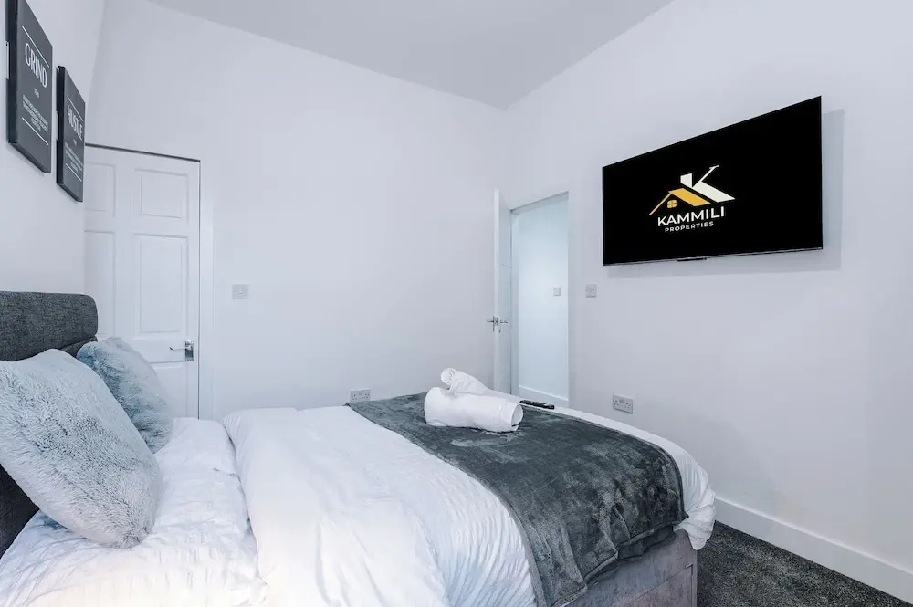 Cosy 2 bed house - 15 minutes from City