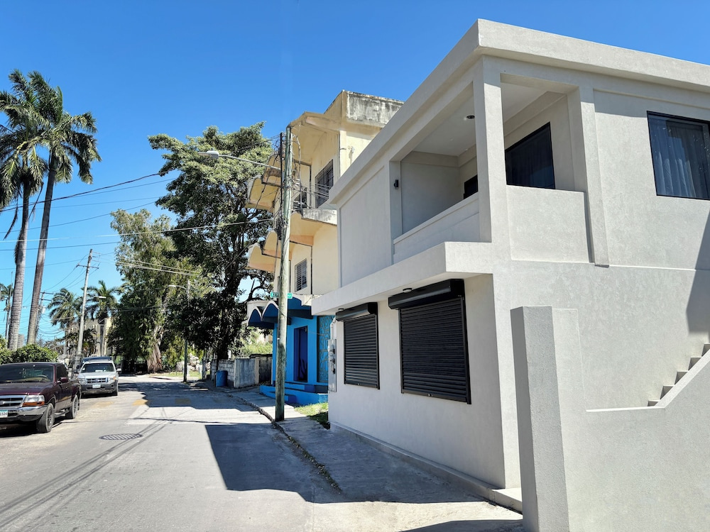 Downtown 1 or 2 Bedroom Stay - Walk to Ferry