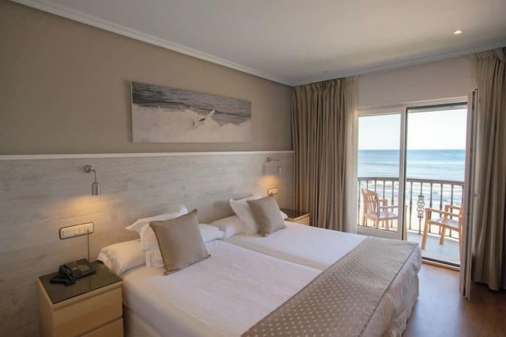 Standard Double Club room (full double bed)