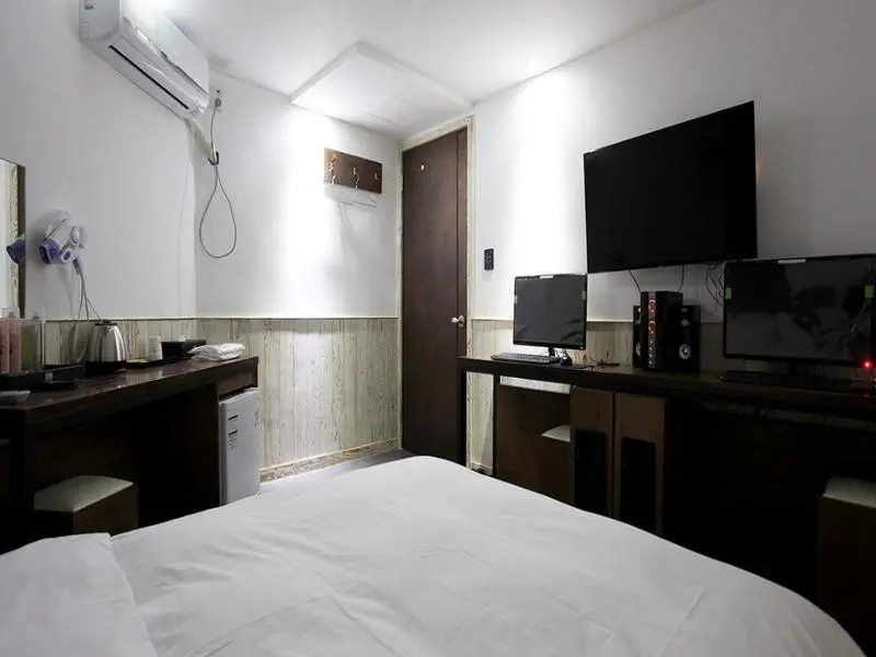 Standard Double room (full double bed)
