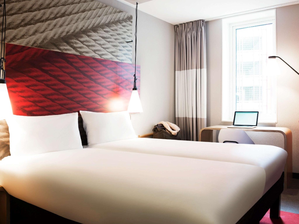 (1)Standard Twin room (twin beds) at Ibis Rotterdam City Centre in Rotterdam