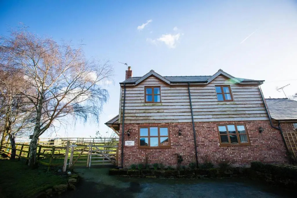 3 Bedrooms Cottage