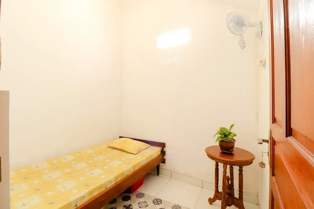 Economy room