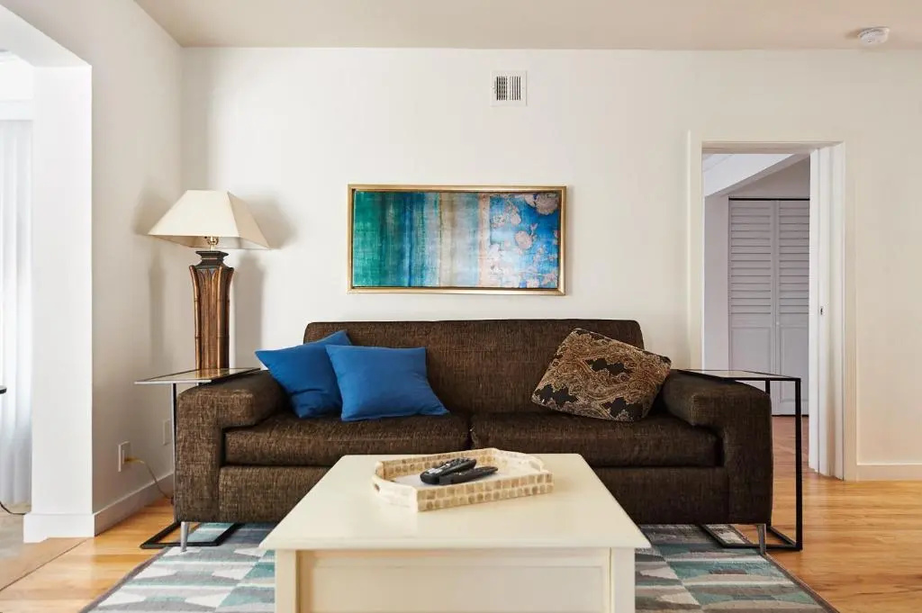 3 bedrooms apartment step from the beach