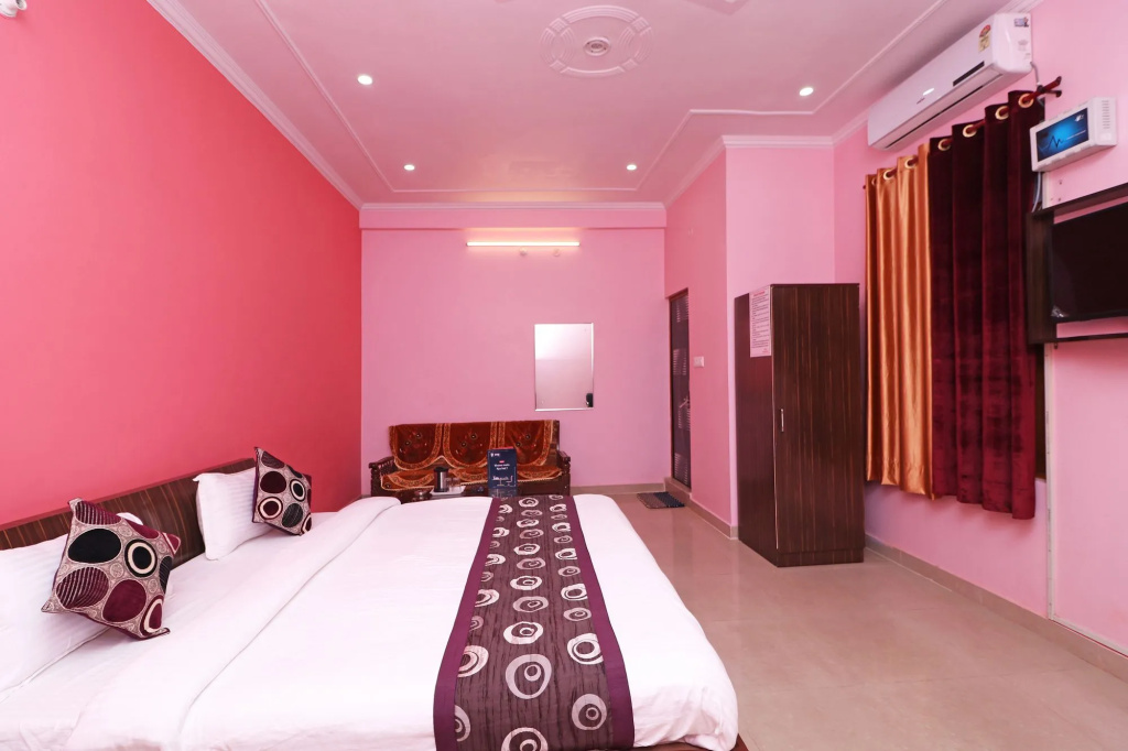 OYO 10623 Hotel Om Sai Guest In