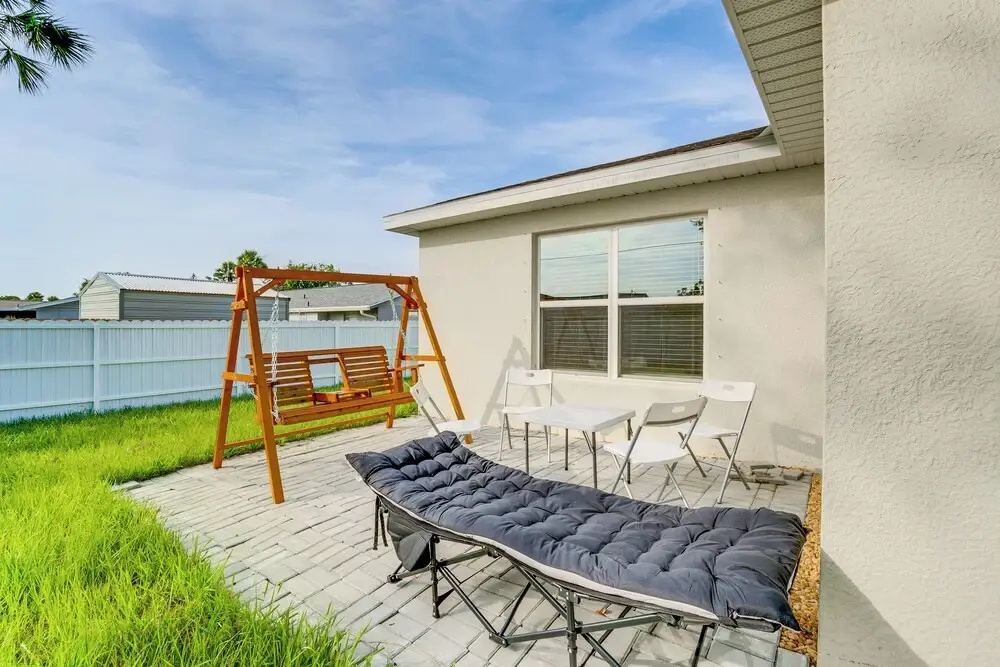 3 Mi to Port Charlotte Beach Park: Home w/ Patio!