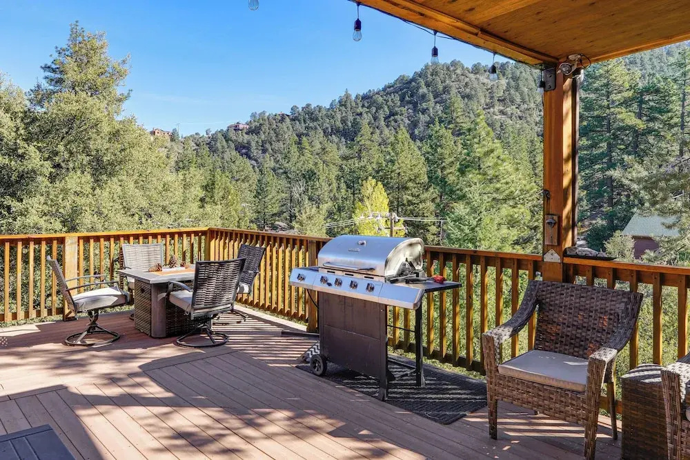 PMC Mountainside Cabin: Hit the Trails, Play Pool!