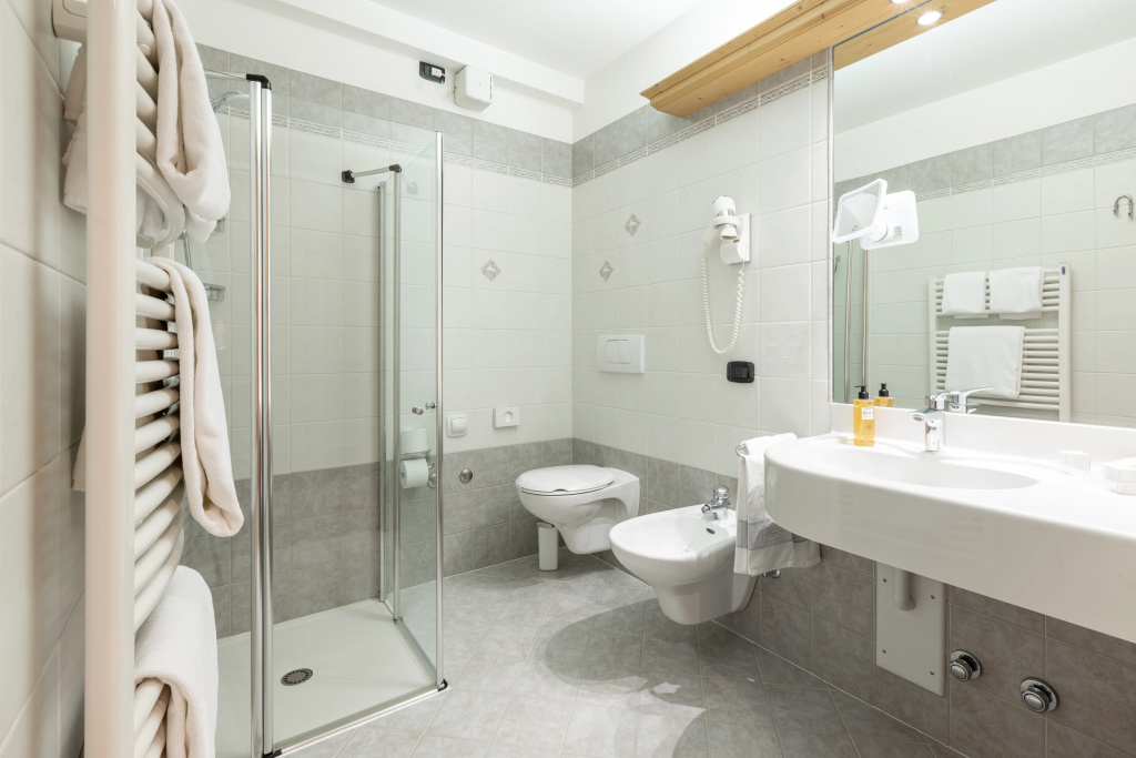 Standard Double room with balcony (full double bed)