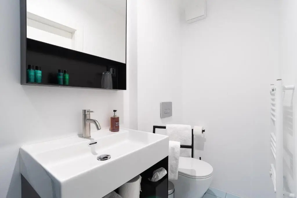 Suite with city view