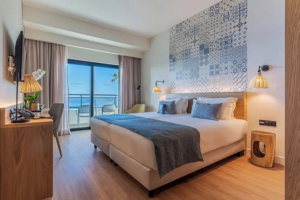 Double room with balcony and with sea view (twin beds)