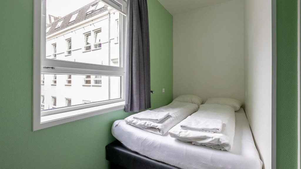 Hans Brinker Hostel — 2