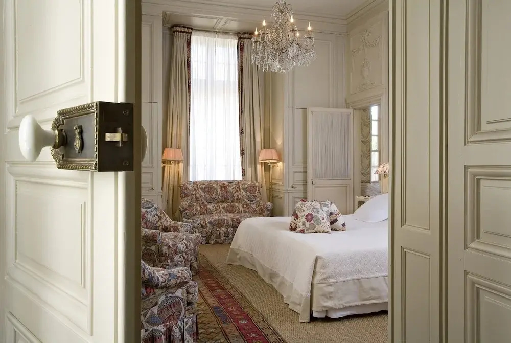 Double Suite (full double bed)