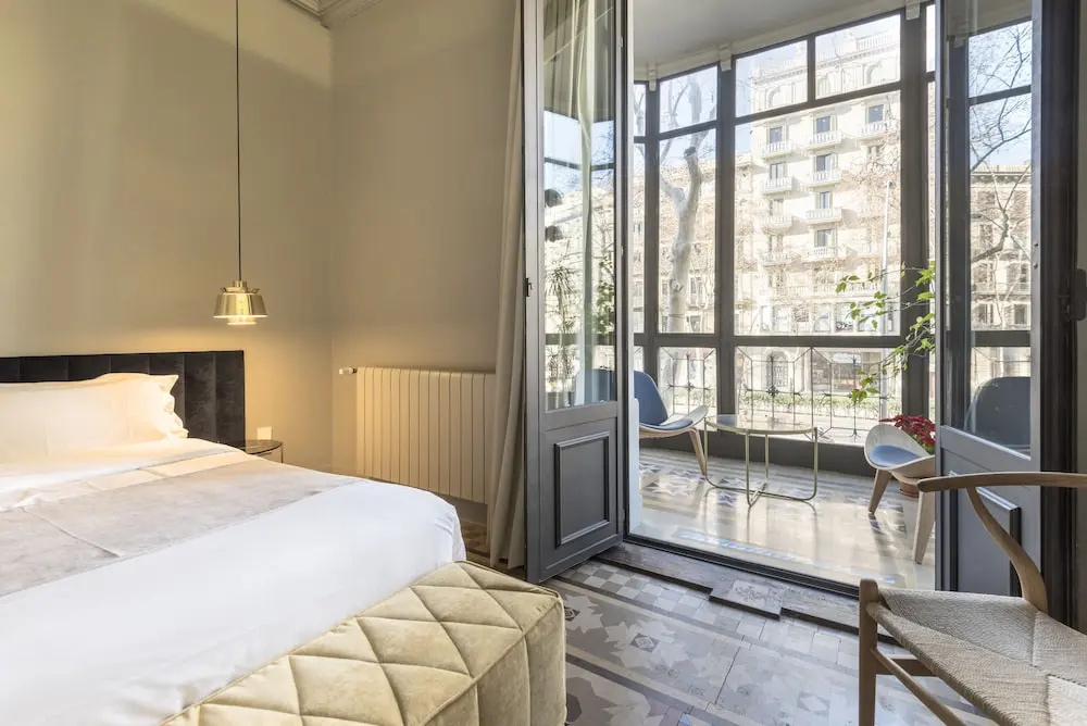 Standard Triple room with city view
