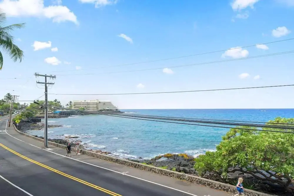 Kona Alii Oceanview Pool Shops & Restaurants