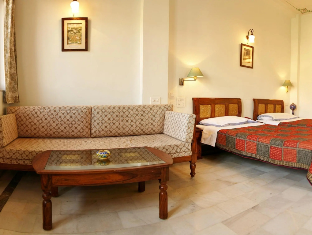 Deluxe Double room (full double bed)