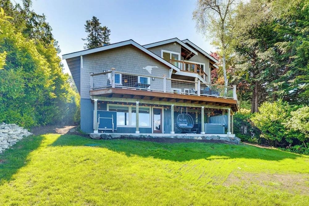 Anacortes Escape: Private Hot Tub & Stunning View