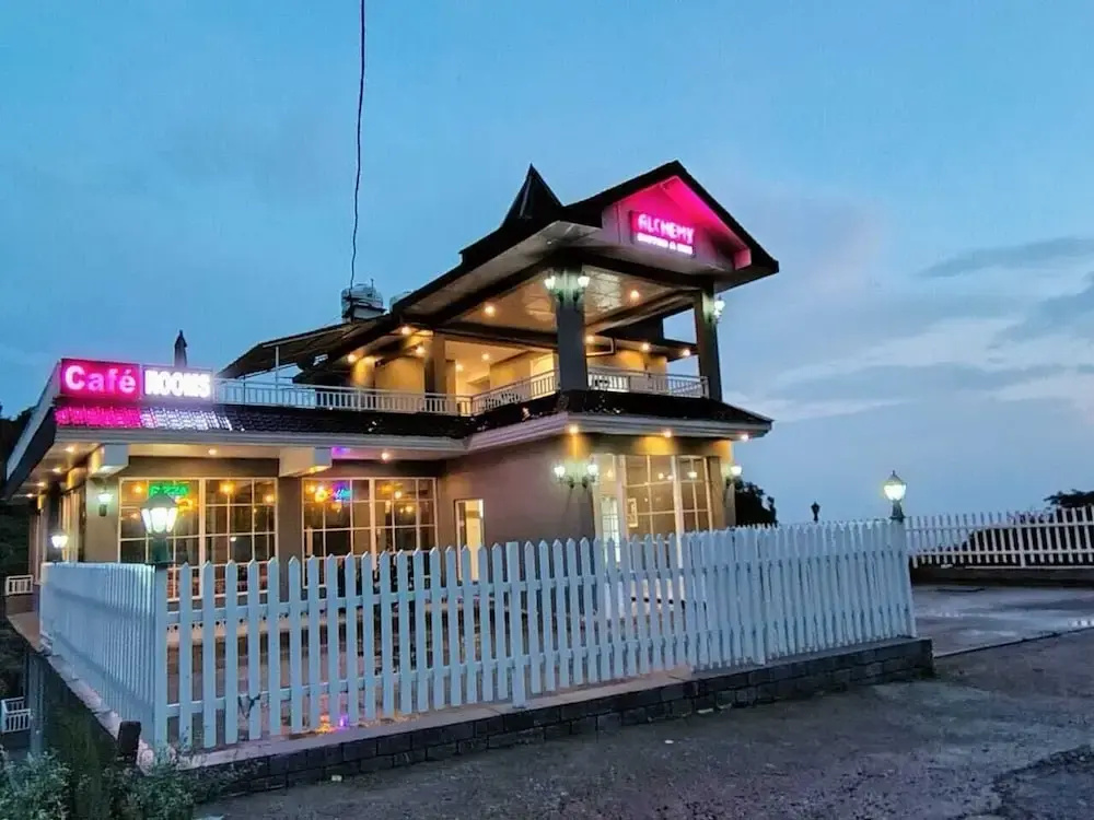 Hotel Alchemy Bistro & Inn
