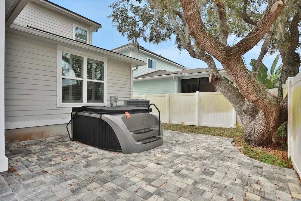 New Dog-friendly Home Near Vilano Beach With Private hot Tub, Grill, W/d, & AC