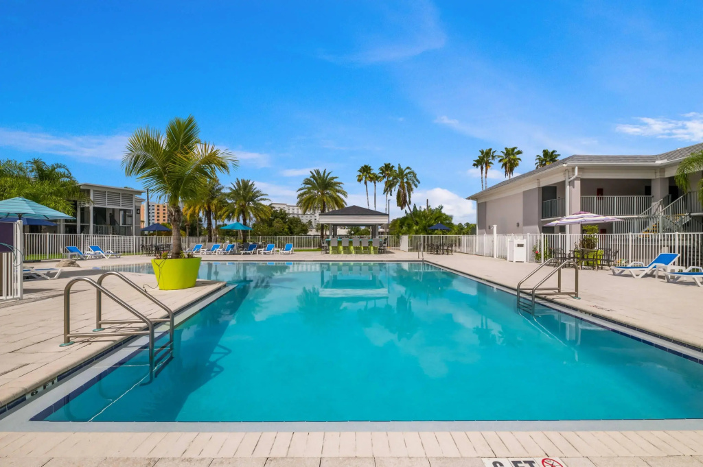 Clarion Inn & Suites Across From Universal Orlando Resort - Général