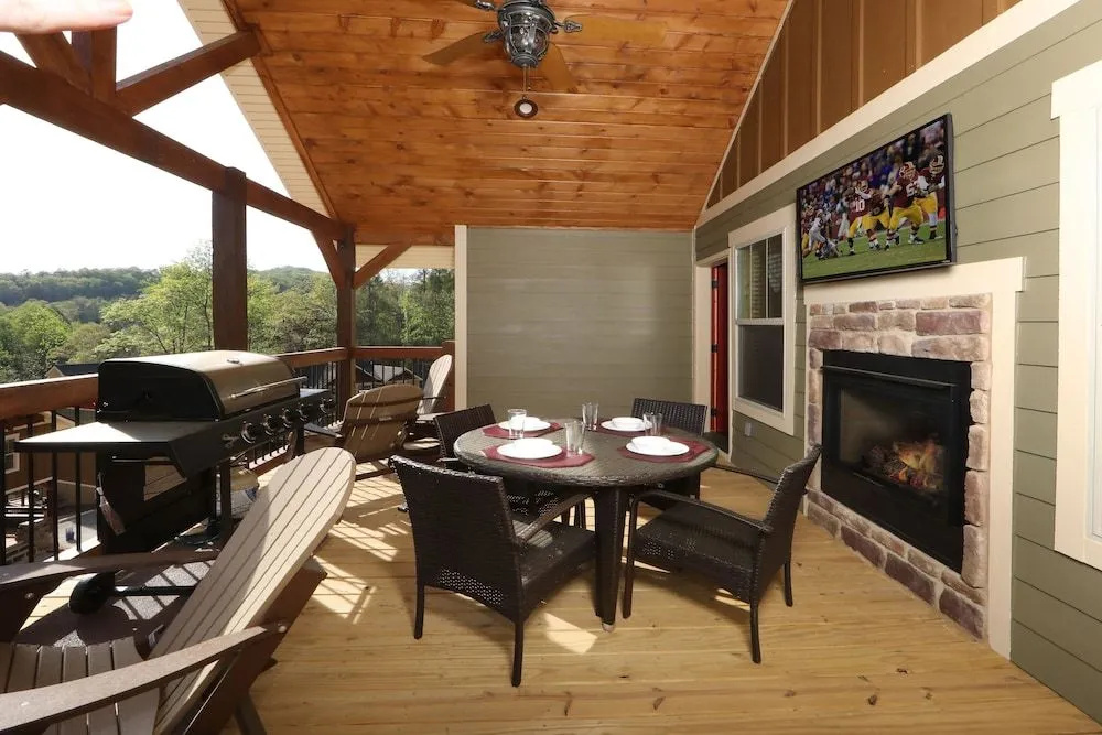 Dive Right In 4 Bedrooms 4.5 Bathrooms Cabin