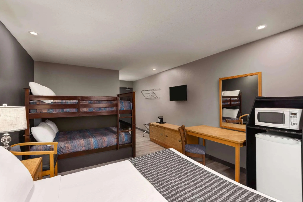 Standard Quadruple room (full double bed)