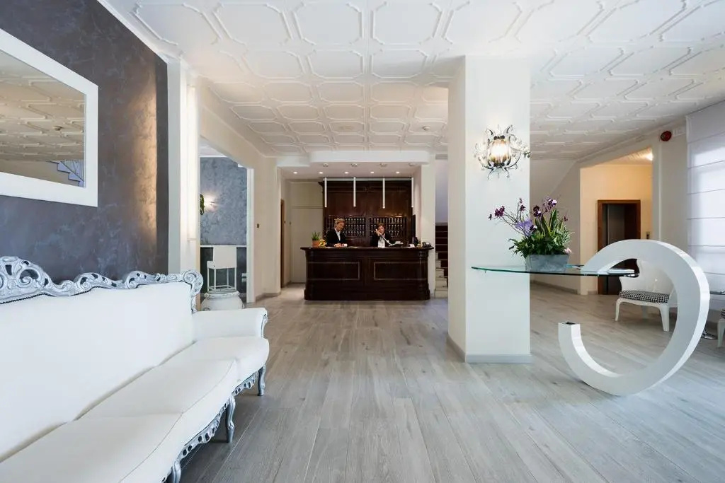 Lobby & Reception