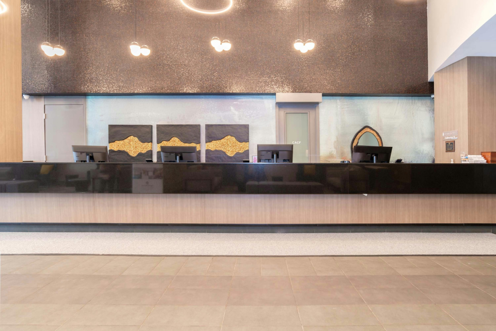 Sandman Signature Toronto Airport Hotel — фото