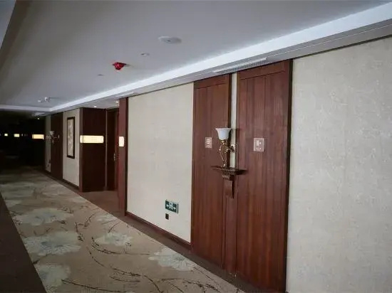 Heihe Yinjian Jianguo Hotel — фото 7