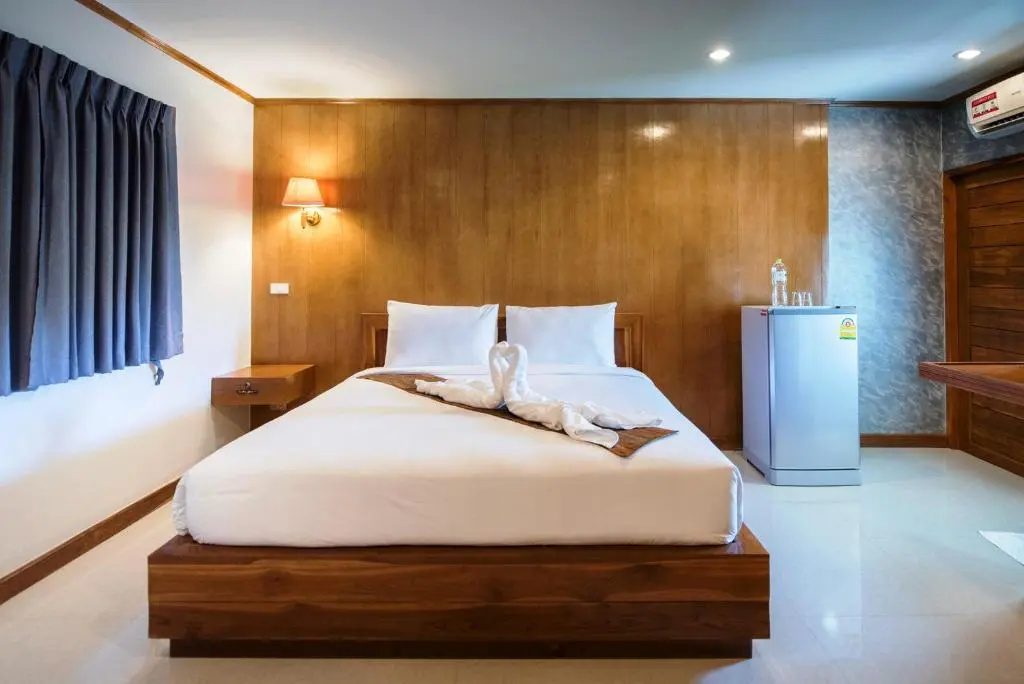 Deluxe Double room (full double bed)