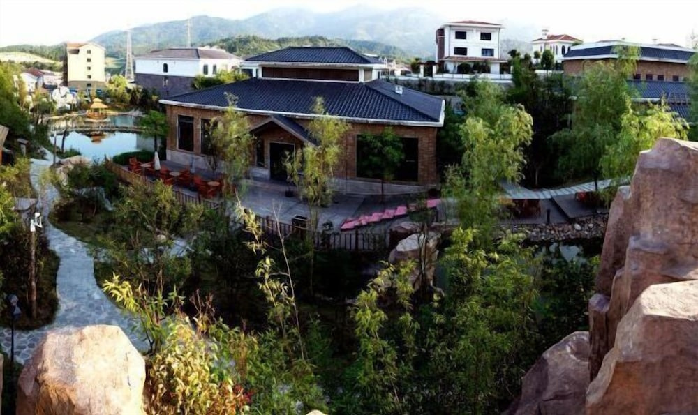 Jigong Mountain Forest Hot Spring Hotel