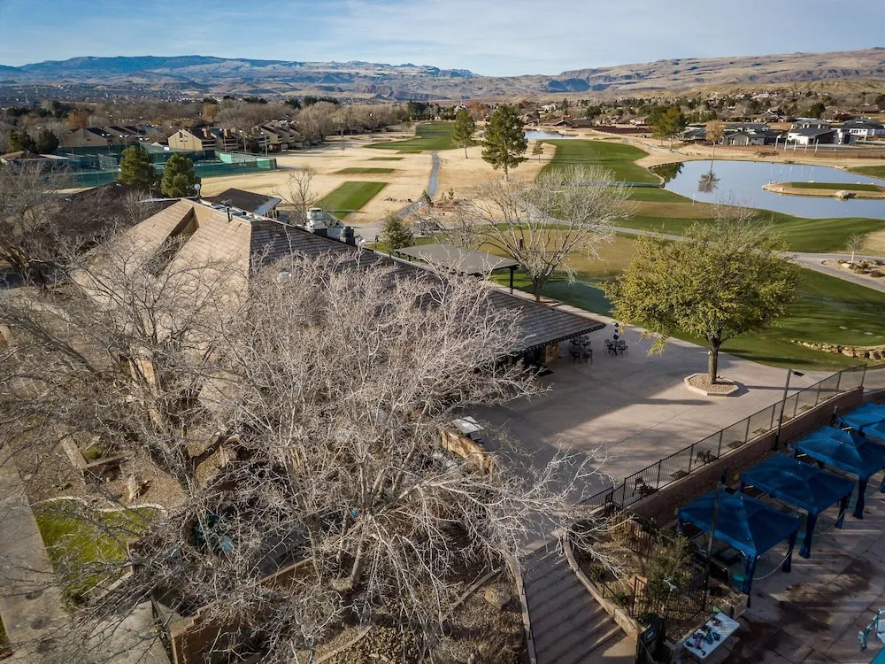 1 At Bloomington Country Club 3 Bedroom Apts by Redawning