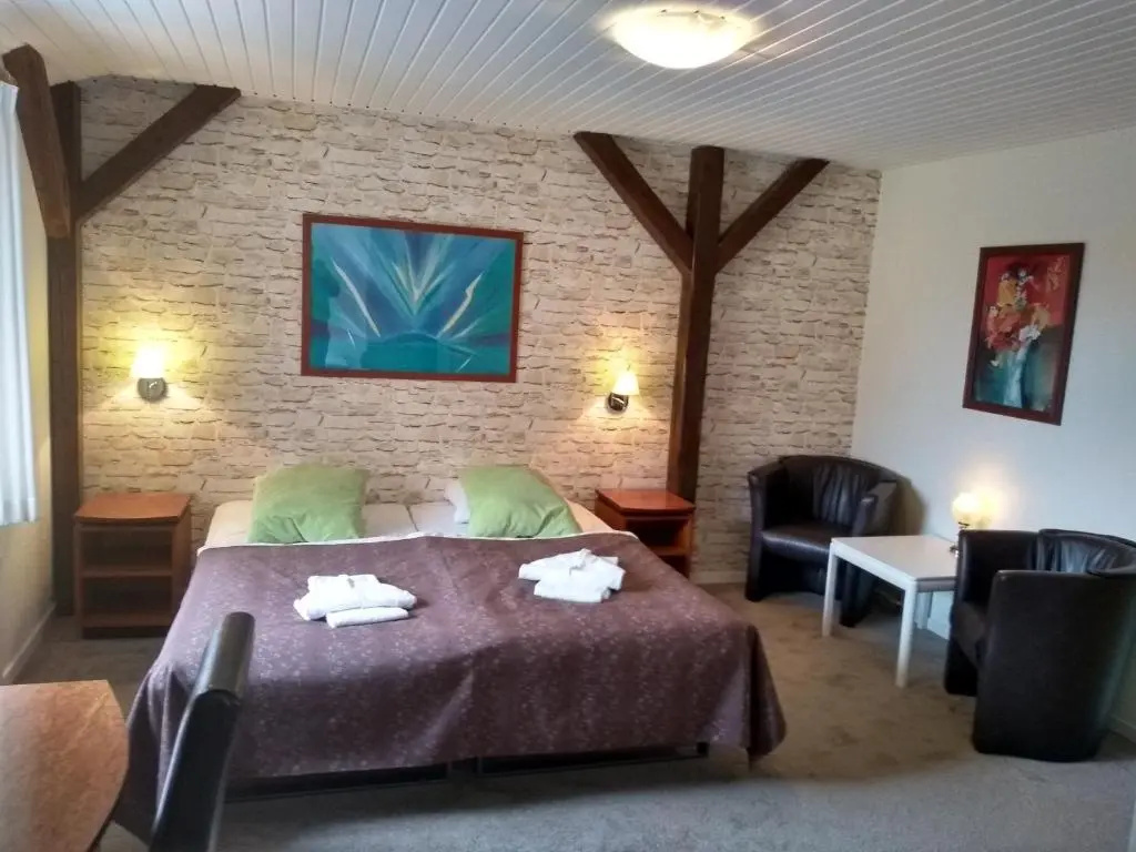 Standard Double room (full double bed)