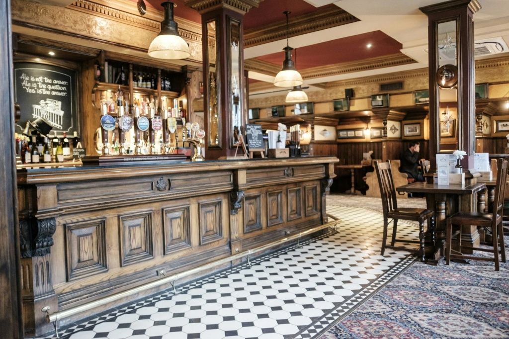 The Mad Hatter Hotel - Général