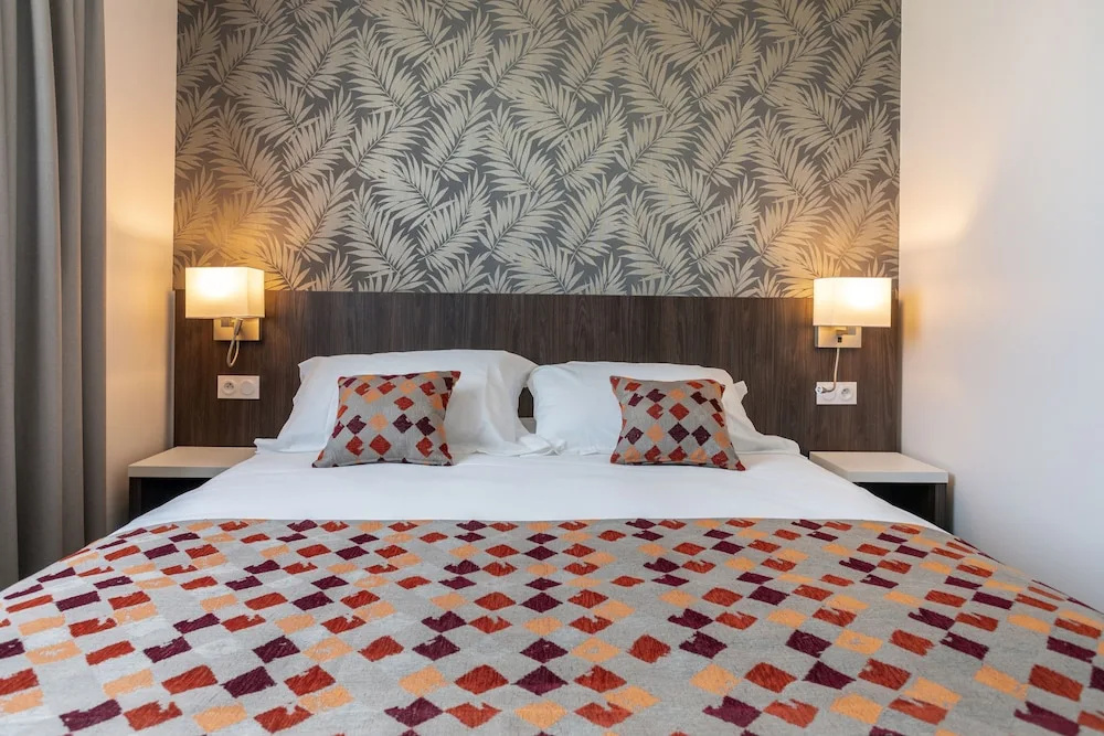 Brit Hotel - Hotel de l'Hippodrome — 6