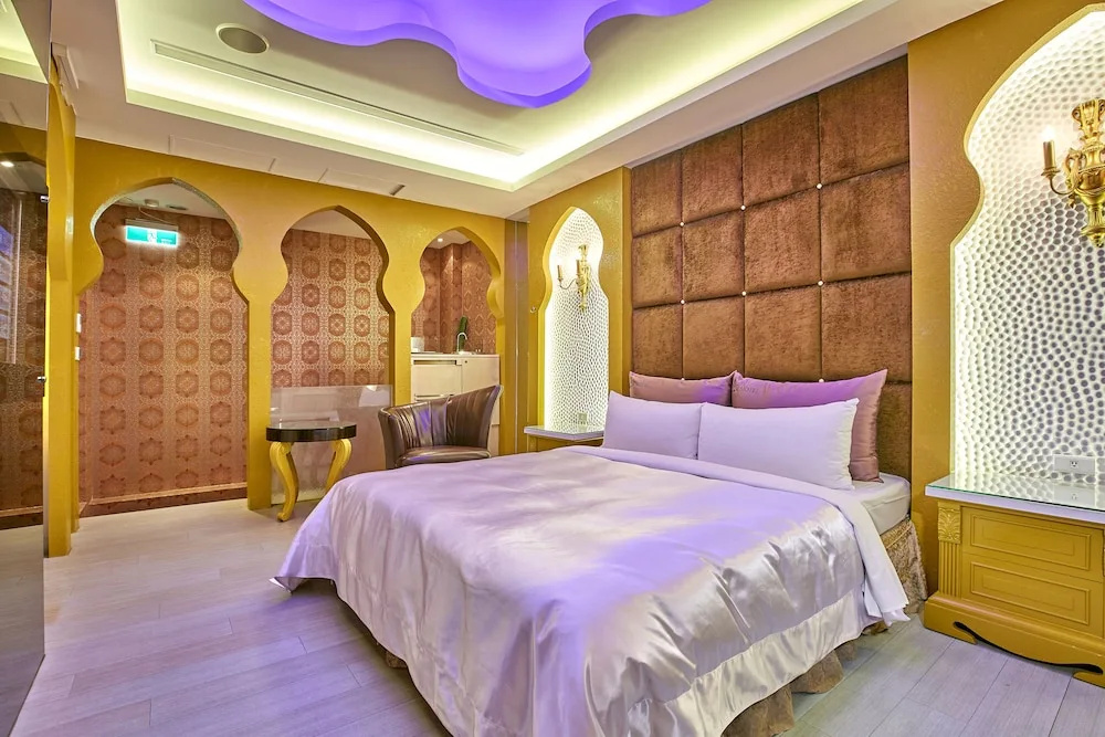 Deluxe Double room with balcony (full double bed)