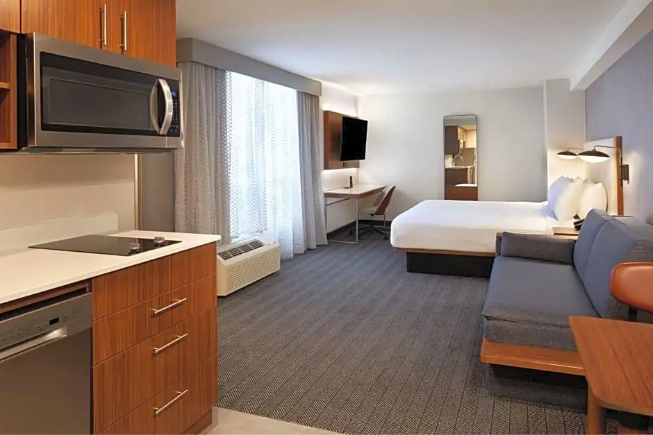 Double Suite with city view (full double bed)