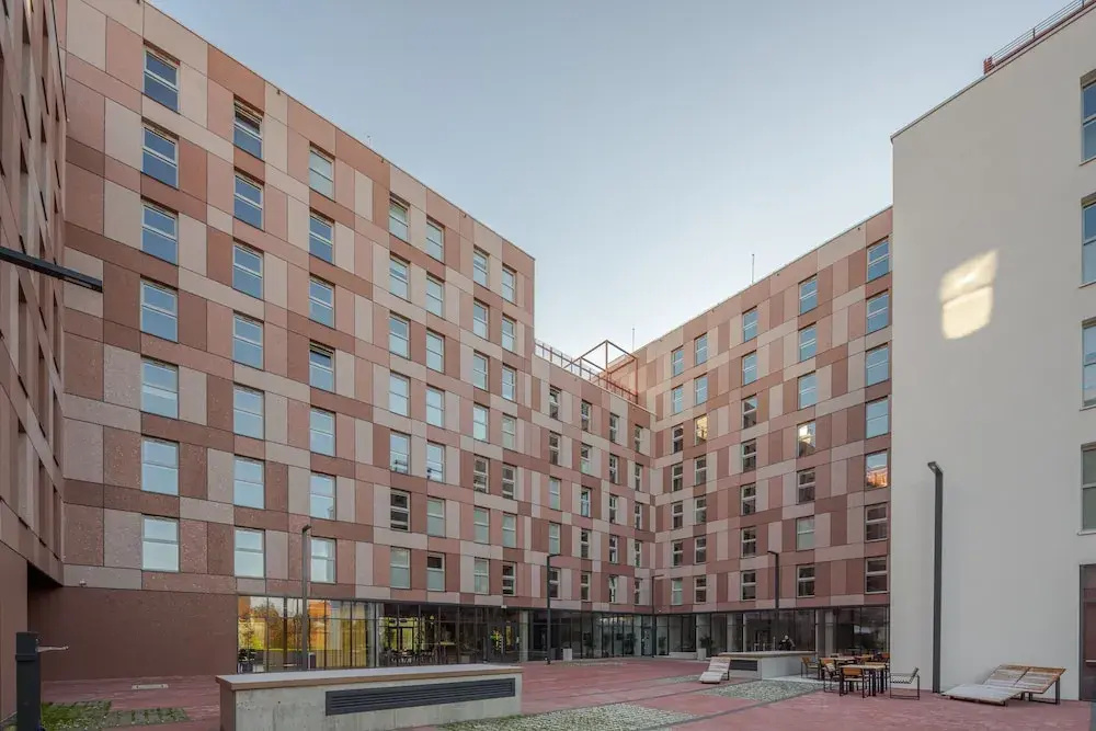 MILESTONE Wroclaw Fabryczna by Tribera