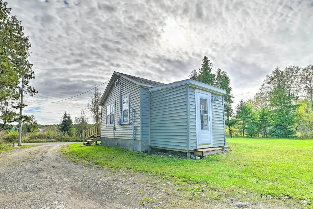 Cozy Cedarville Cottage - Walk to Lake Huron!