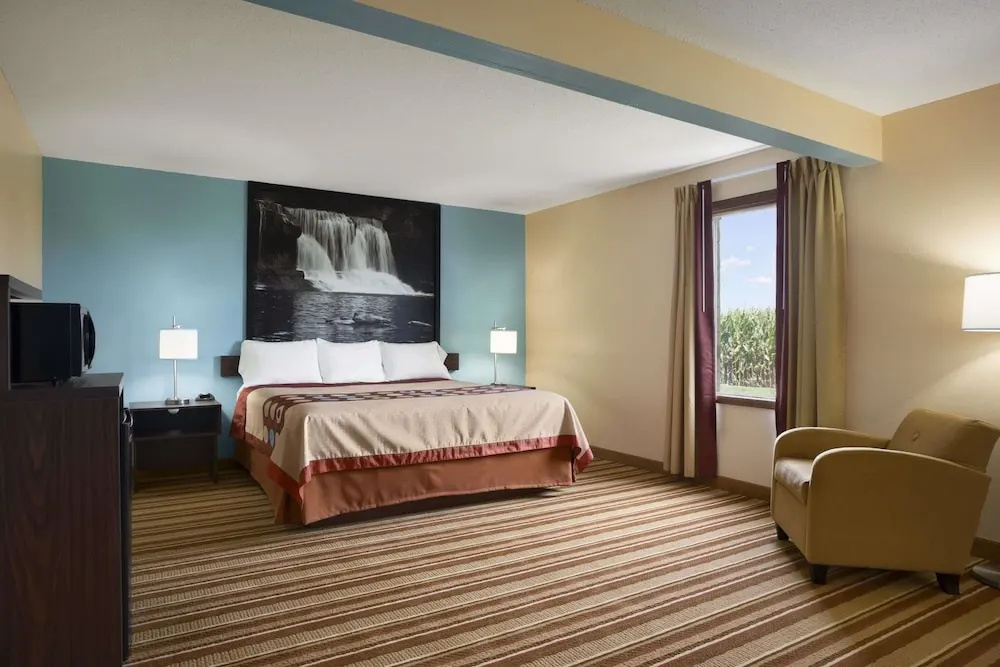Double Suite (full double bed)