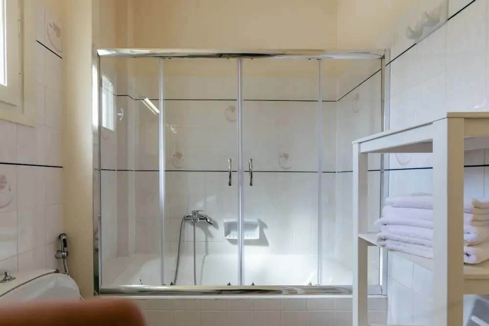 Standard Triple room with partial sea view