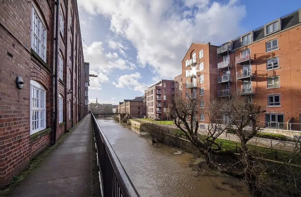 55 Cocoa Suites York, Parking onsite