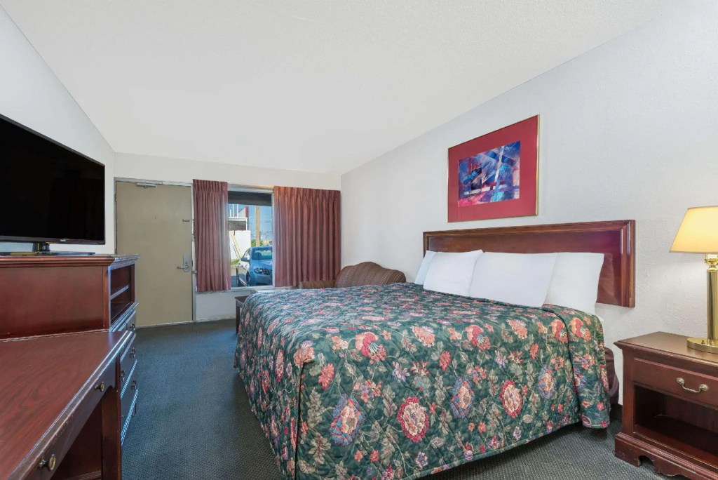 Standard Double room (full double bed)