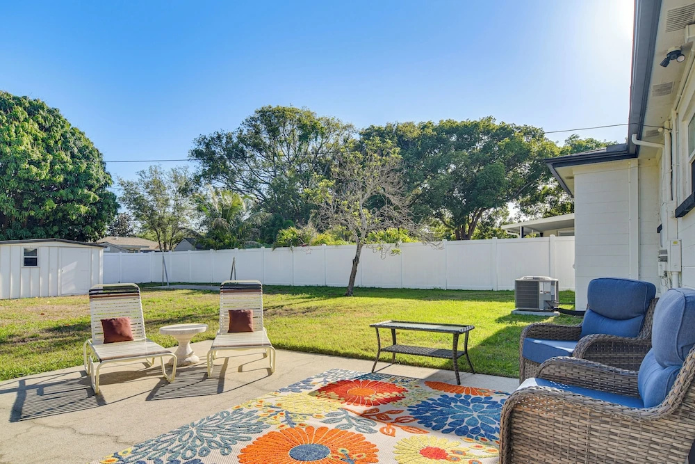 Beach-hop, Bike & Bbq! Clearwater Home w/ Yard