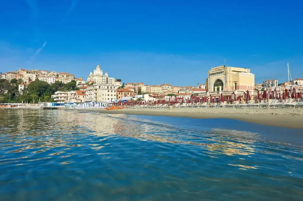 Beach & Waterfront