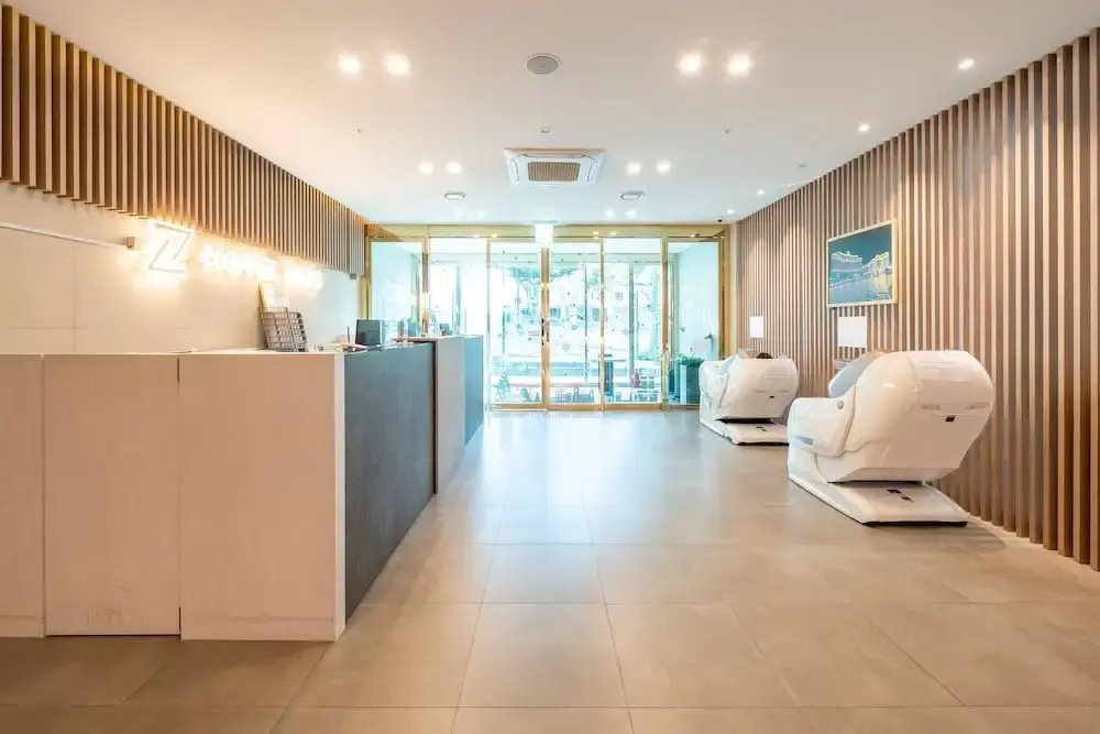 Lobby & Reception