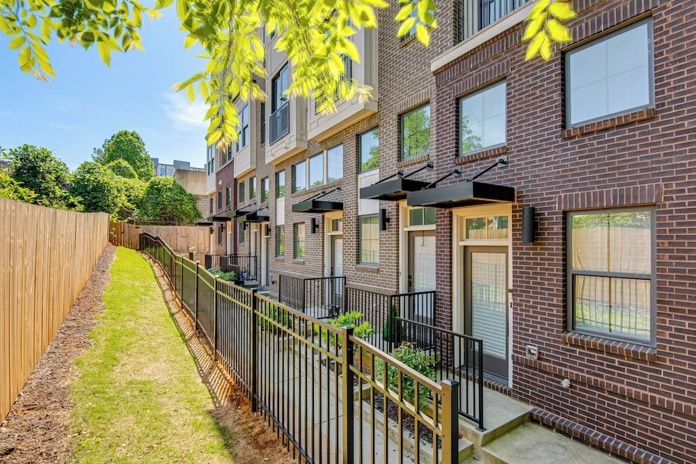 1 Mi Decatur Square New Condo Walkable to Marta