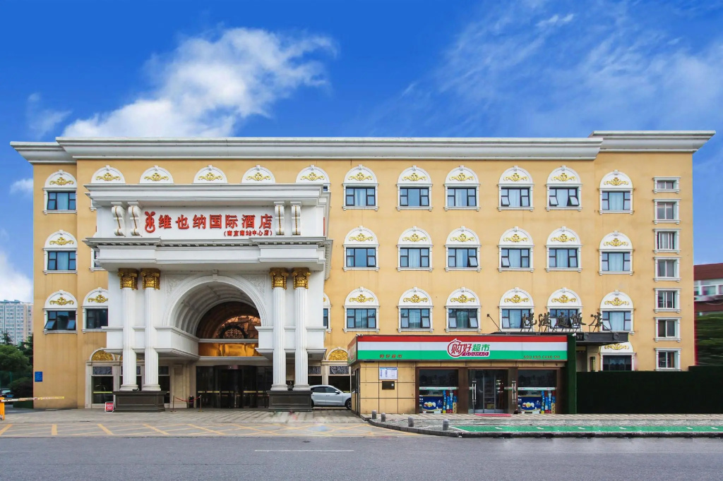 Vienna International Nanjing South Railway Station in Nanjing