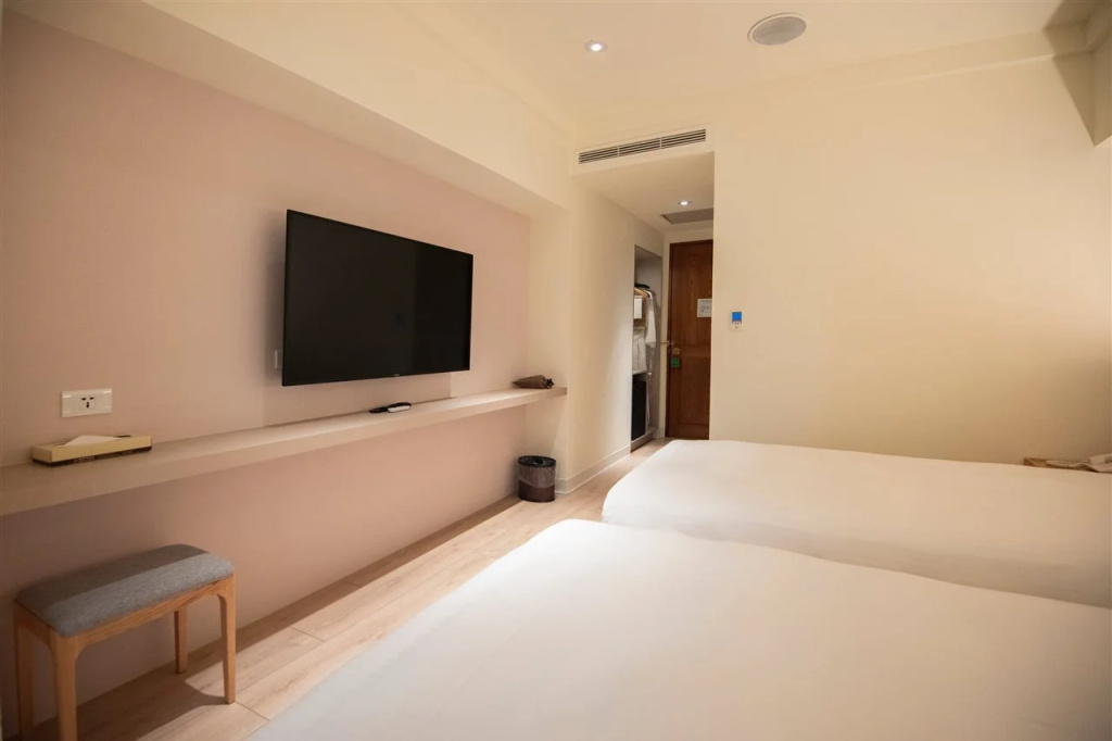 Отель Hotel Tainan в Тайнань