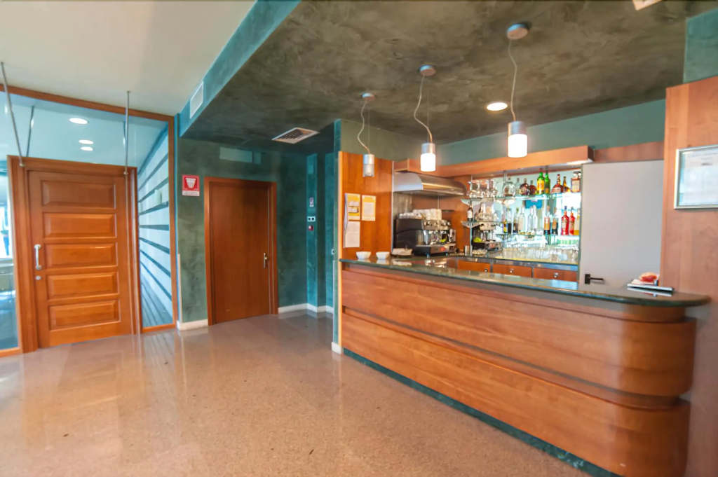 Lobby & Reception